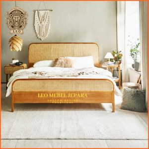 tempat tidur kayu di bali