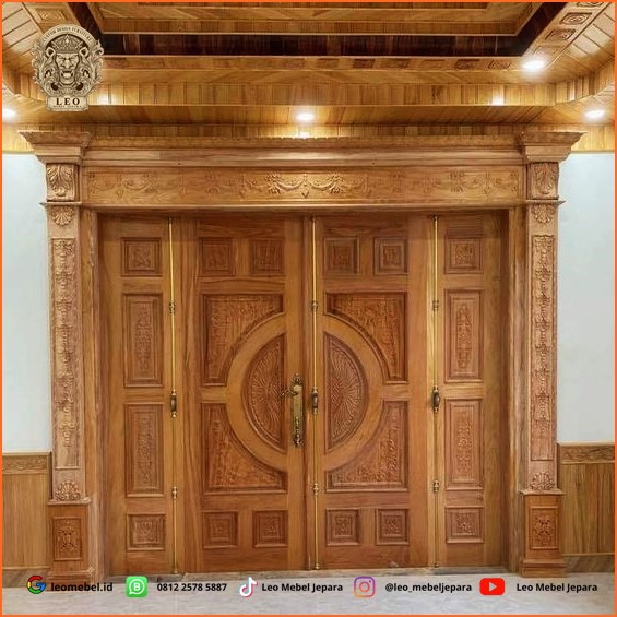 Pintu Rumah Kupu Tarung Kayu