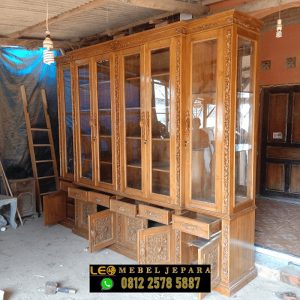 Lemari Hias Mewah Leo Mebel Jepara