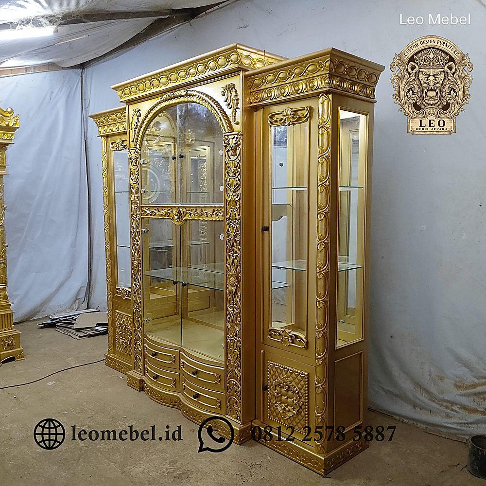 Lemari Hias Mewah Ukir — Leo Mebel Jepara Lemari Hias Mewah Ukir dari Leo Mebel Jepara