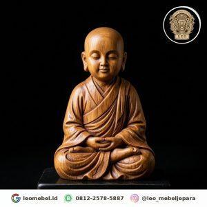 Patung Bhiksu Muda Ukir Kayu (Sikap Meditasi)