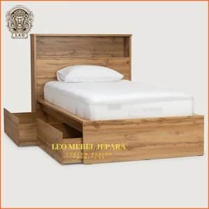 Tempat Tidur Kayu ada lacinya