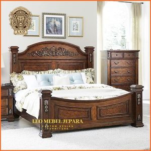 Tempat Tidur Kayu Antik
