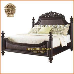 Tempat Tidur Kayu Elegan