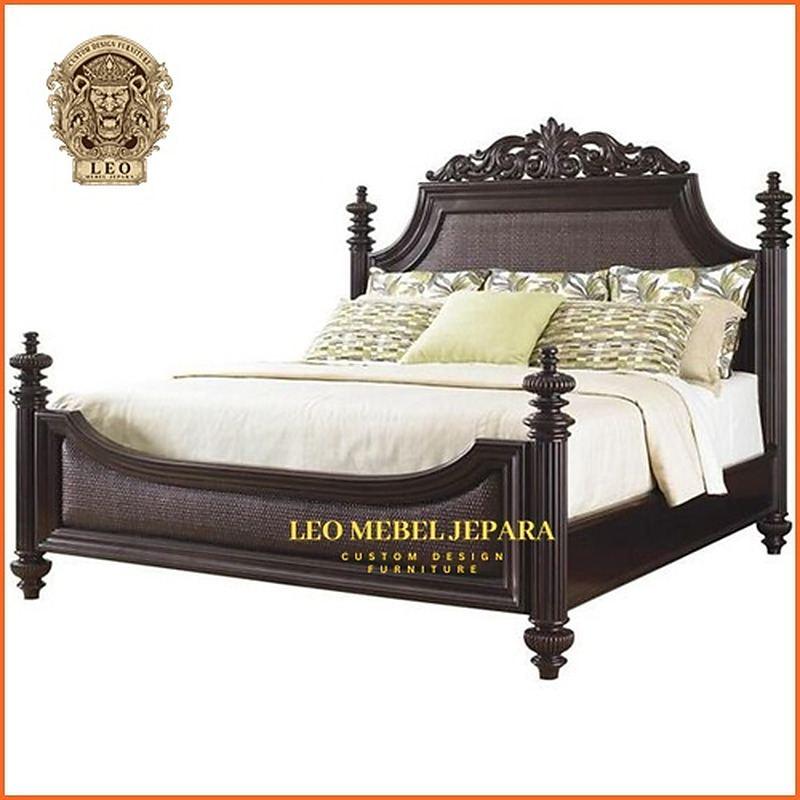 Tempat Tidur Kayu Elegan