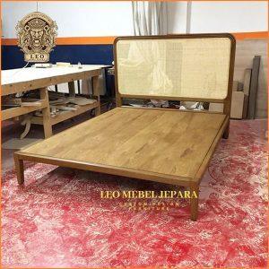 Tempat Tidur Kayu Minimalis