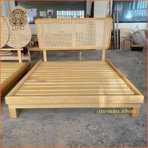 Tempat Tidur Kayu Standart Hotel